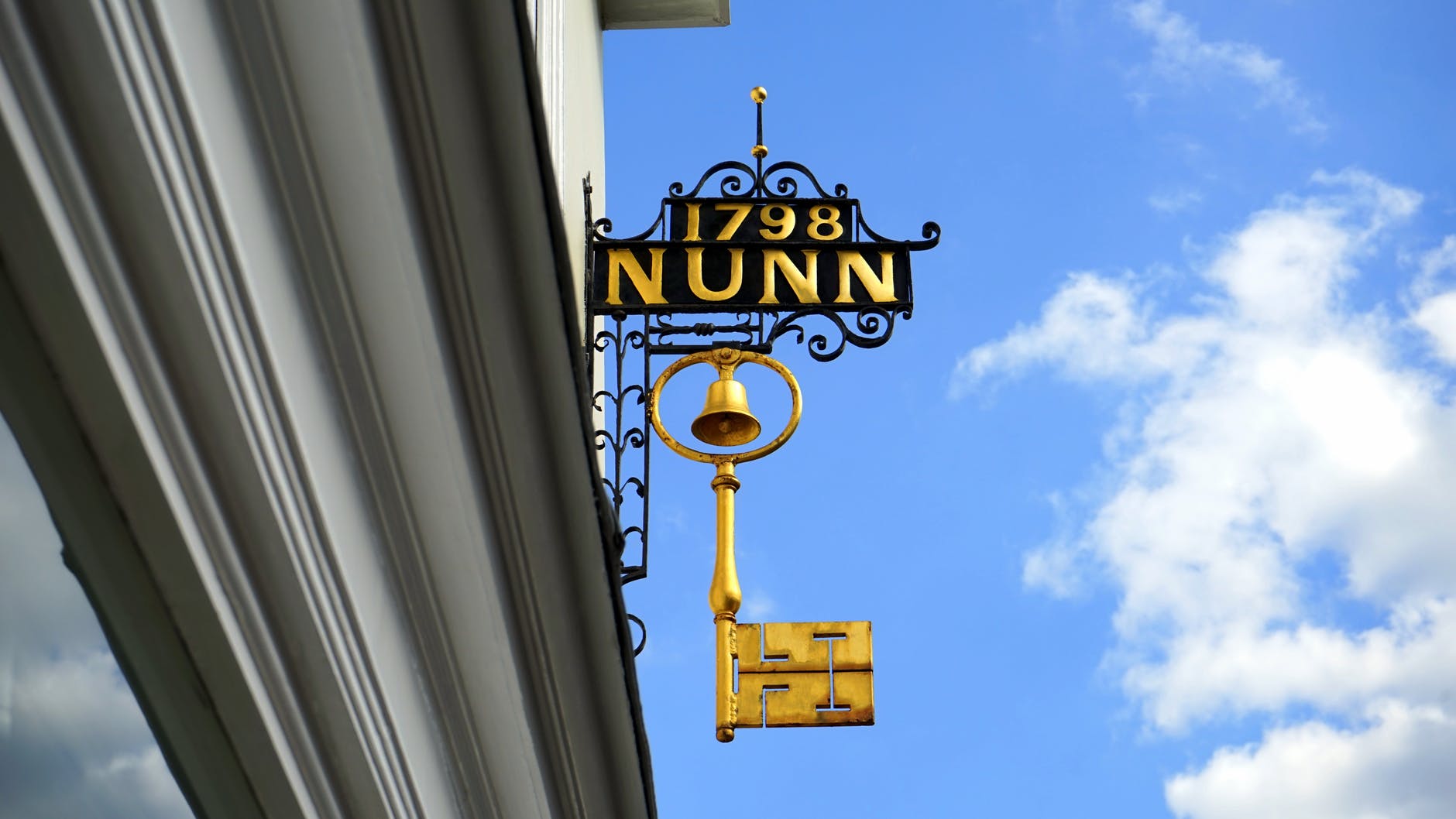 Hanging Address Sign - 1798 Nunn